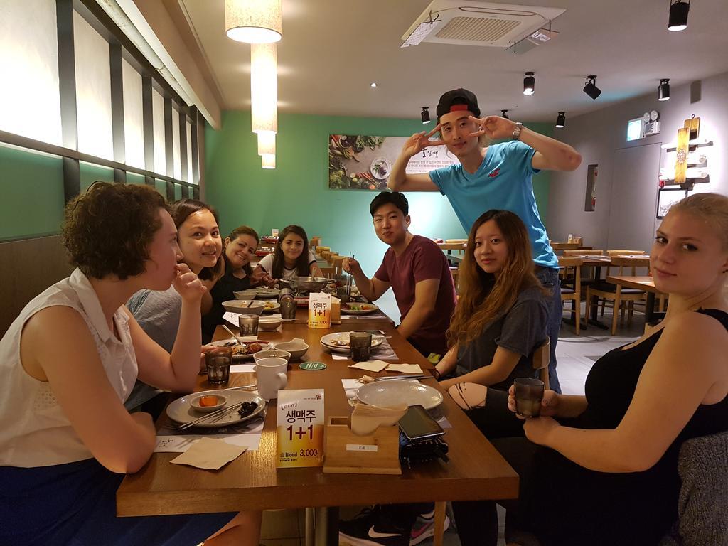 Comeinn Guesthouse Hongdae - Female Only Сеул Экстерьер фото